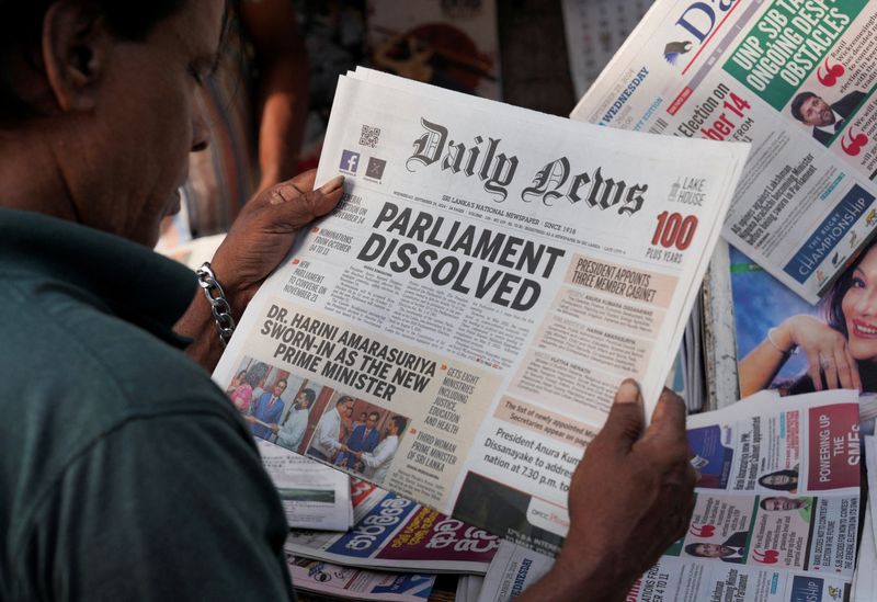 &copy; Reuters. A person reads a newspaper following the appointment of Harini Amarasuriya as the new Prime Minister of Sri Lanka at a stall in Colombo, Sri Lanka, September 25, 2024. REUTERS/Thilina Kaluthotage/File Photo