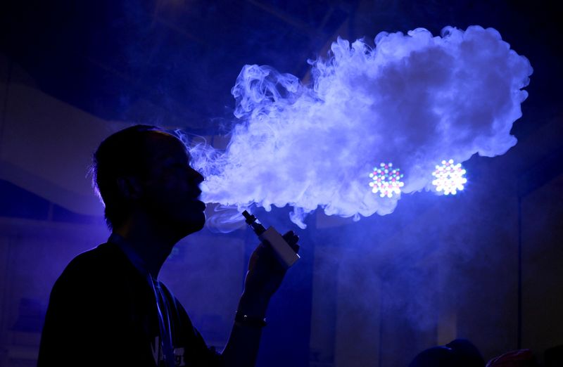 &copy; Reuters. FILE PHOTO: An exhibitor staff member uses an electronic cigarette at Beijing International Vapor Distribution Alliance Expo (VAPE CHINA EXPO) in Beijing, July 24, 2015. REUTERS/Jason Lee/File Photo