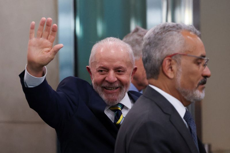 &copy; Reuters. Presidente Luiz Inácio Lula da Silva acena nos corredores da ONU, em Nova Yorkn24/09/2024nREUTERS/Caitlin Ochs