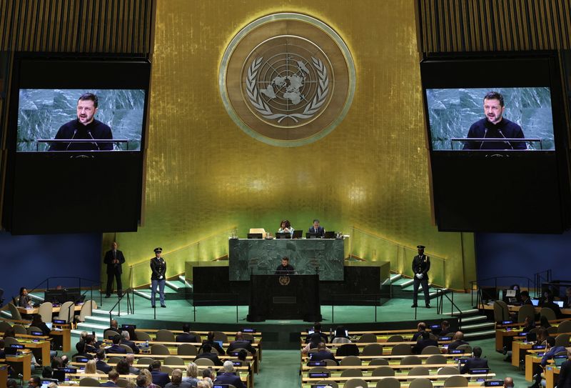 © Reuters. Ukraine's President Volodymyr Zelenskiy addresses the 79th United Nations General Assembly at U.N. headquarters in New York, U.S., September 25, 2024.  REUTERS/Mike Segar