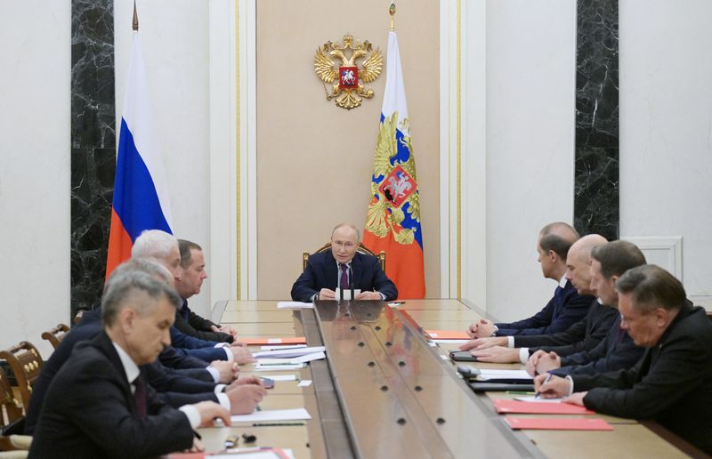 © Reuters. Russia's President Vladimir Putin chairs a meeting of the Security Council on the subject of nuclear deterrence in Moscow, Russia September 25, 2024. Sputnik/Alexei Nikolsky/Kremlin via REUTERS