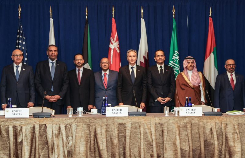 © Reuters. U.S. Secretary of State Antony Blinken poses for a photograph with the Secretary General and Foreign Ministers of the Gulf Cooperation Council Member States in New York City, U.S., September 25, 2024. REUTERS/Caitlin Ochs/Pool in New York City, U.S., September 25, 2024. REUTERS/Caitlin Ochs/Pool