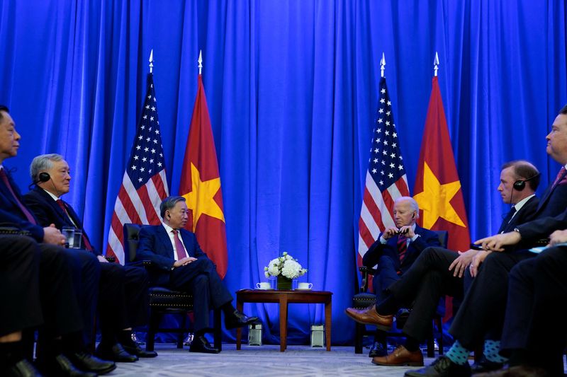 © Reuters. U.S. President Joe Biden meets with Vietnam's President and ruling Communist Party Chief To Lam on the sidelines of the 79th session of the United National General Assembly (UNGA) in New York City, U.S., September 25, 2024. REUTERS/Elizabeth Frantz