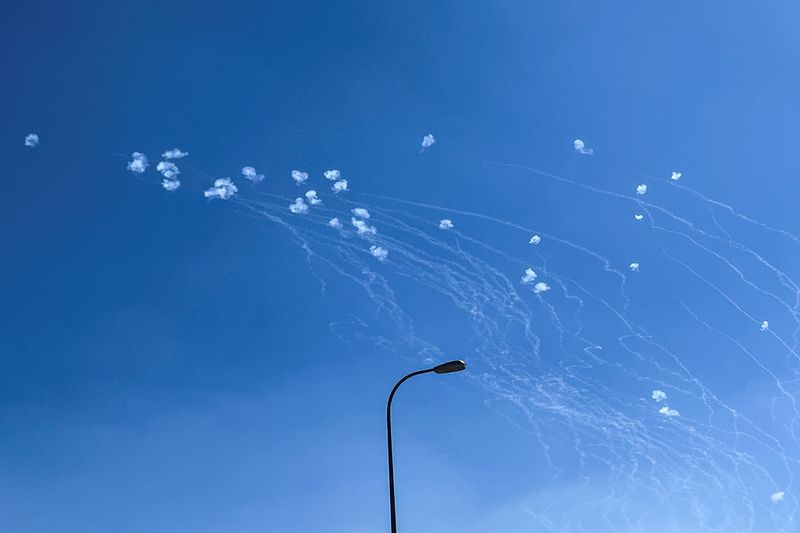 &copy; Reuters. Sistema de defesa antimísseis Domo de Ferro de Israel intercepta foguetes disparados do Líbanon25/09/2024nREUTERS/Avi Ohayon