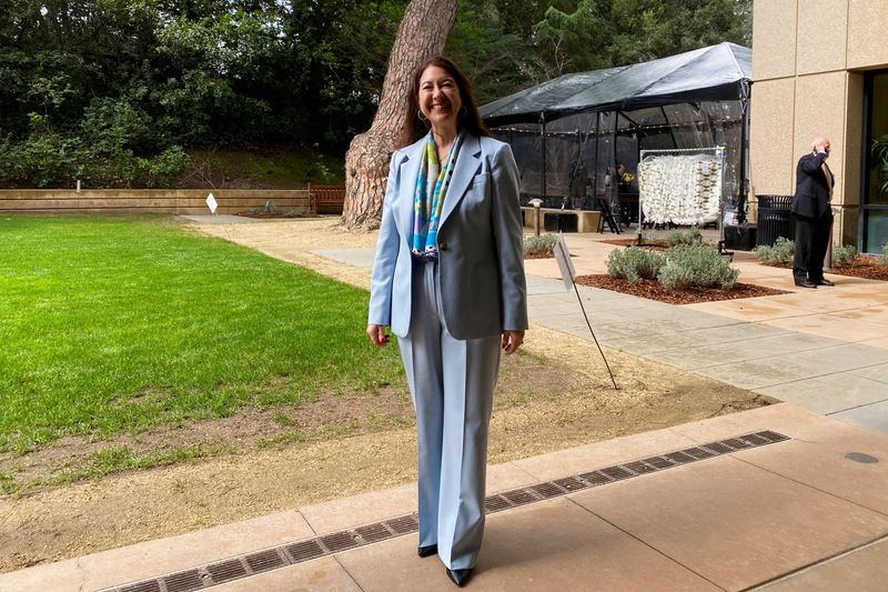 © Reuters. FILE PHOTO: U.S. Federal Reserve Governor Adriana Kugler poses for a picture during the 2024 Stanford Institute for Economic Policy Research Economic Summit in Palo Alto, California, U.S., March 1, 2024. REUTERS/Ann Saphir/File Photo