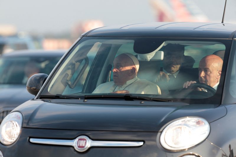 &copy; Reuters. Pope Francis sits in a vehicle ahead of his departure for a visit to Luxembourg and Belgium, at Fiumicino airport in Rome, Italy, September 26, 2024. REUTERS/Remo Casilli