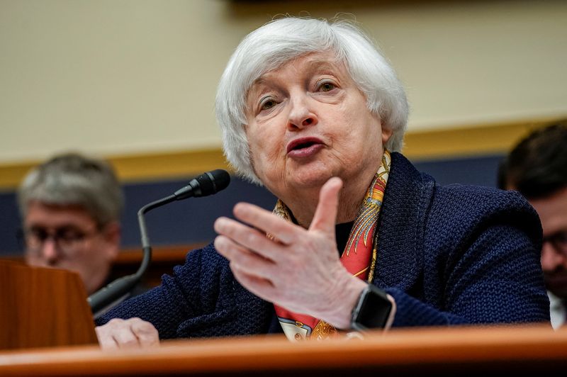 © Reuters. U.S. Treasury Secretary Janet Yellen testifies before the House Financial Services Committee regarding the department’s annual report on the international financial system, on Capitol Hill in Washington, U.S. July 9, 2024. REUTERS/Ken Cedeno/File Photo