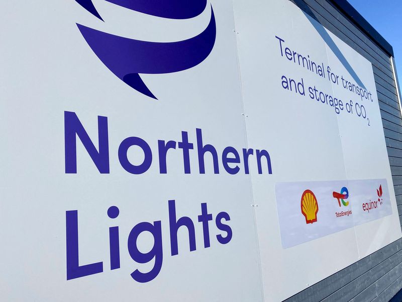 © Reuters. FILE PHOTO: A view of signage with the logos of the Northern Lights carbon dioxide project and other corporations outside the facility in Oygarden, Norway, October 18, 2022. REUTERS/Nora Buli/File Photo