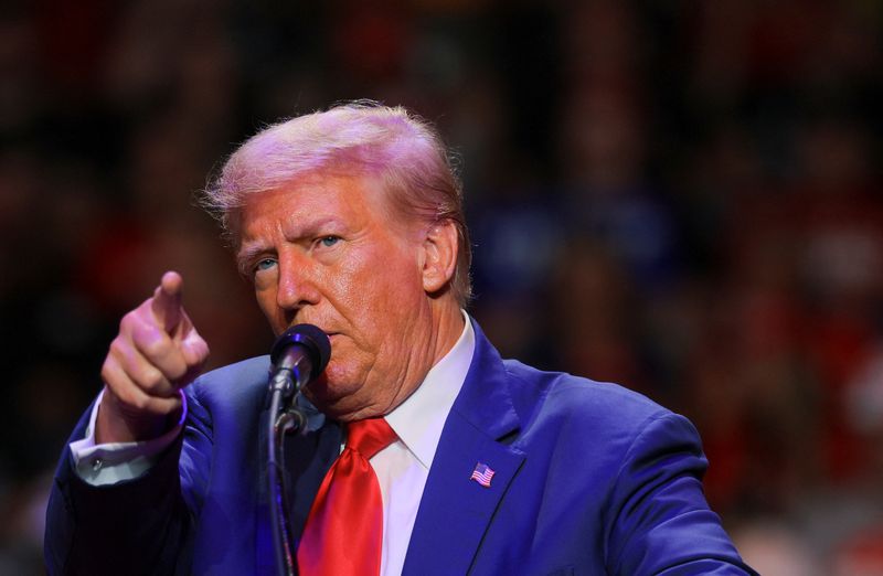 &copy; Reuters. FILE PHOTO: Republican presidential nominee and former U.S. President Donald Trump holds a campaign rally in Indiana, Pennsylvania, U.S., September 23, 2024.  REUTERS/Brian Snyder/File Photo