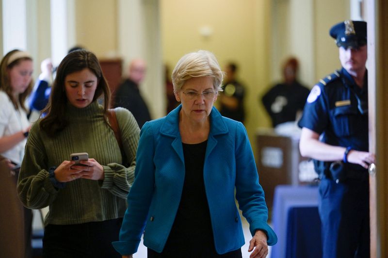 &copy; Reuters. U.S. Senator Elizabeth Warren (D-MA) walks following a Senate Democratic caucus meeting on Capitol Hill in Washington, U.S., September 28, 2023. REUTERS/Craig Hudson/File Photo