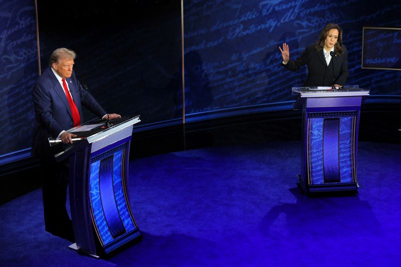 &copy; Reuters. FILE PHOTO: Democratic presidential nominee, U.S. Vice President Kamala Harris speaks during a presidential debate hosted by ABC as Republican presidential nominee, former U.S. President Donald Trump listens, in Philadelphia, Pennsylvania, U.S., September