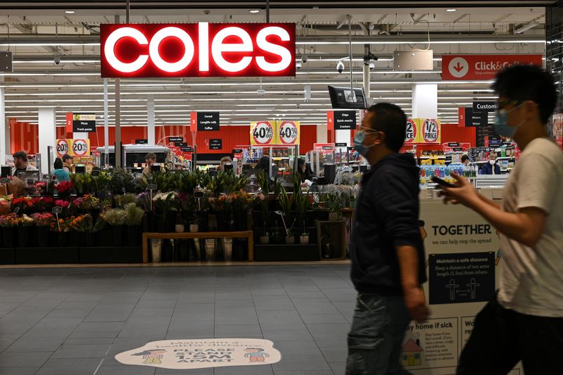 © Reuters. FILE PHOTO: People walk past a Coles supermarket in Sydney, Australia, June 17, 2020. REUTERS/Loren Elliott/file photo