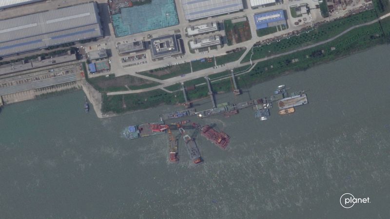 © Reuters. A series of satellite images from Planet Labs from June appear to show cranes at the Wuchang shipyard in Wuhan Shi, China, June 15, 2024.    Planet Labs Inc/Handout via REUTERS