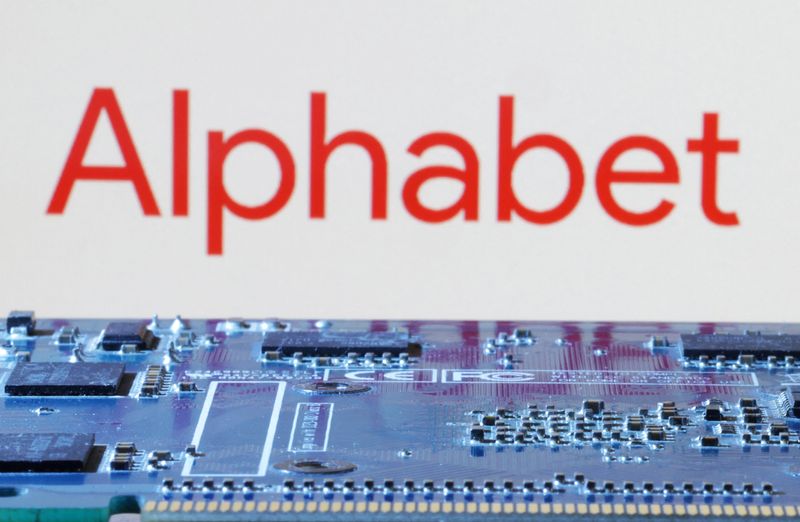 © Reuters. FILE PHOTO: Alphabet logo is seen near computer motherboard in this illustration taken January 8, 2024. REUTERS/Dado Ruvic/Illustration/File Photo