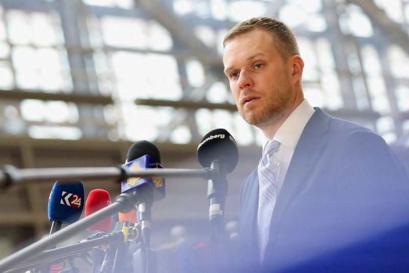 © Reuters. Lithuanian Foreign Minister Gabrielius Landsbergis speaks to members of the media as he attends a European Union Foreign Ministers' meeting in Brussels, Belgium March 18, 2024. REUTERS/Johanna Geron/File Photo