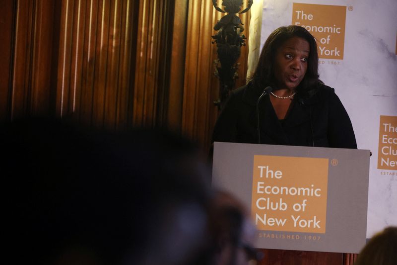 &copy; Reuters. Diretora do Federal Reserve Lisa Cook n25/06/2024nREUTERS/Shannon Stapleton