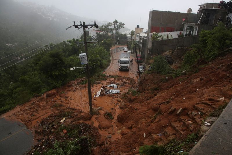 © Reuters. A general view shows a mudslide caused by Hurricane John, in Acapulco, Mexico, September 26, 2024. REUTERS/Javier Verdin