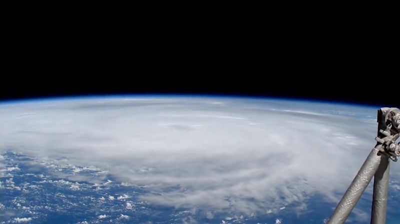 © Reuters. Satellite image shows Hurricane Helene churning through the Gulf of Florida, U.S., September 26, 2024 in his screengrab from a Handout video. NASA/Handout via REUTERS