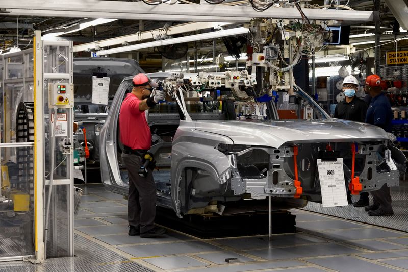 © Reuters. FILE PHOTO: A worker assembles parts of a Tundra Truck at Toyota's truck plant in San Antonio, Texas, U.S. April 17, 2023.  REUTERS/Jordan Vonderhaar/File photo