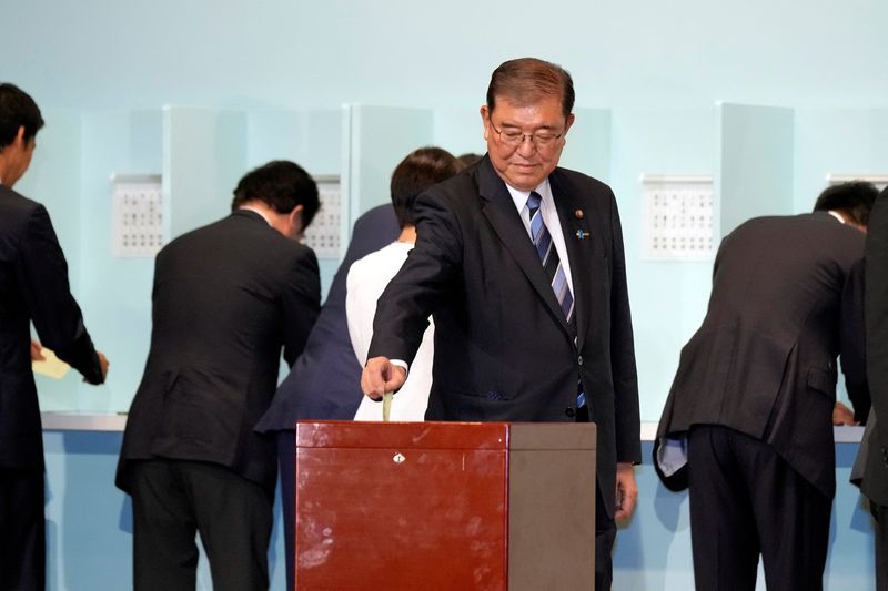 © Reuters. One of candidates Shigeru Ishiba casts his ballot at the Liberal Democratic Party's (LDP) leadership election Friday, Sept. 27, 2024, in Tokyo.     Hiro Komae/Pool via REUTERS