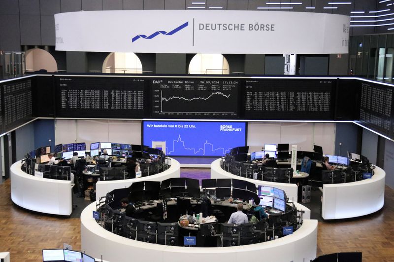 &copy; Reuters. FILE PHOTO: The German share price index DAX graph is pictured at the stock exchange in Frankfurt, Germany, September 26, 2024.     REUTERS/Staff/File photo