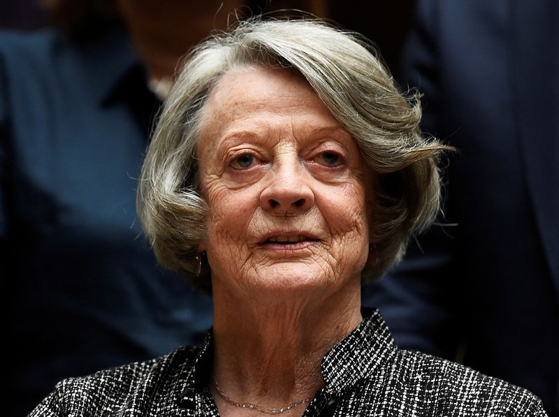 &copy; Reuters. FILE PHOTO: Downton Abbey cast member Maggie Smith poses for the media at a hotel in central London, Britain August 13, 2015. Downton Abbey's final season is due to premiere in September.  REUTERS/Dylan Martinez/File Photo