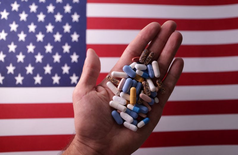 © Reuters. U.S. flag and medicines are seen in this illustration taken, June 27, 2024. REUTERS/Dado Ruvic/Illustration/File Photo