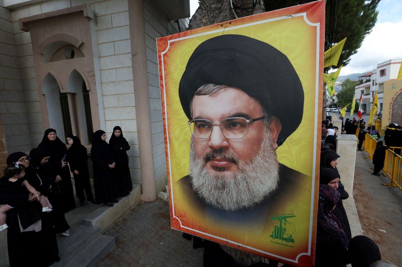 &copy; Reuters. Retrato do líder do Hezbollah, Sayyed Hassan Nasrallah n19/09/2024nREUTERS/Aziz Taher