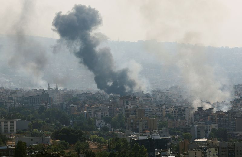 © Reuters. Beirut's southern suburbs, September 28, 2024. REUTERS/Mohamed Azakir  