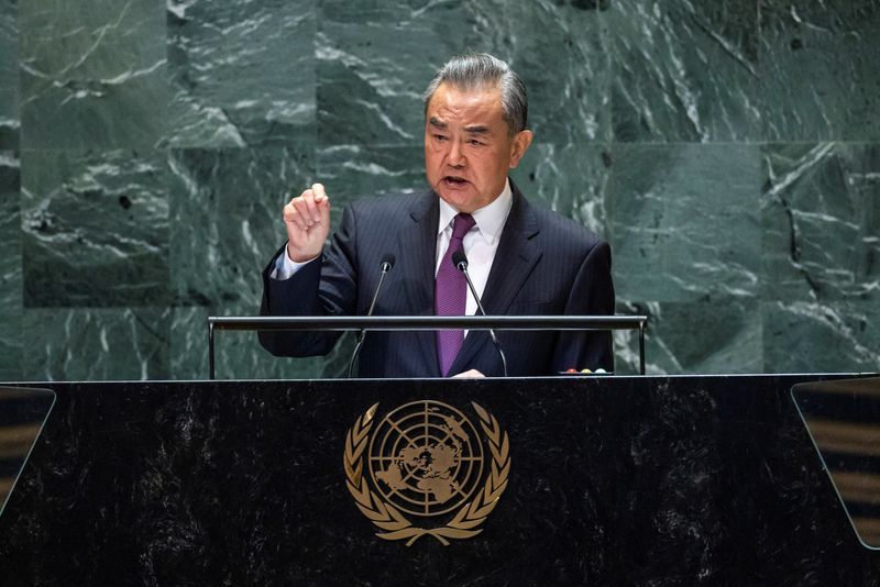 &copy; Reuters. O ministro das Relações Exteriores da China, Wang Yi, discursa na 79ª Assembleia Geral das Nações Unidas na sede da ONU em Nova York, EUAn28/09/2024nREUTERS/Eduardo Munoz