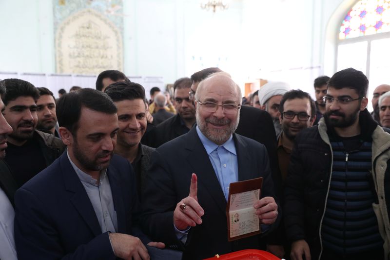 © Reuters. Mohammad Baqer Qalibaf, a parliamentary candidate, casts his vote at a mosque in downtown Tehran, Iran February 21, 2020. Hamed Malekpour/WANA (West Asia News Agency) via REUTERS/File Photo