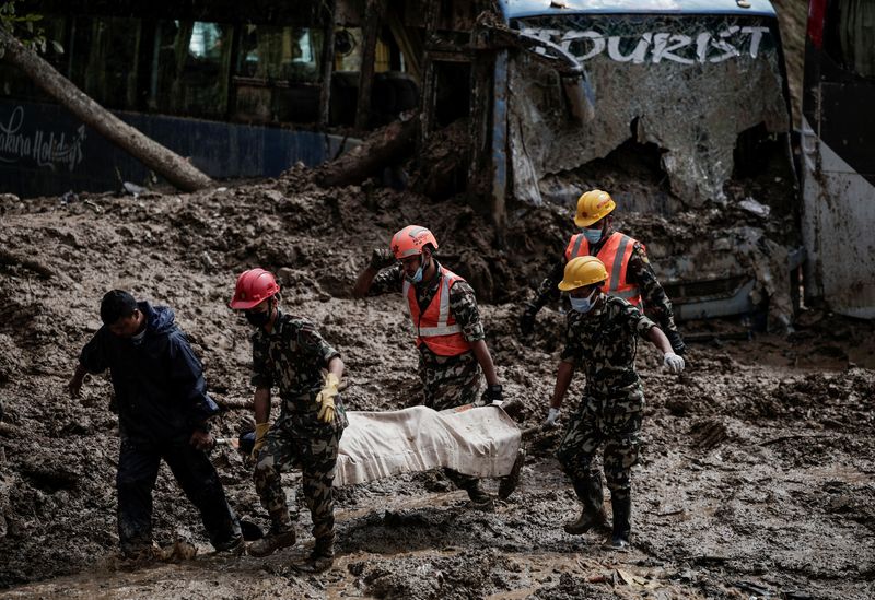 © Reuters. Landslide victim retrieved from the debris of a bus, Dhading, Nepal, September 29, 2024. REUTERS/Navesh Chitrakar