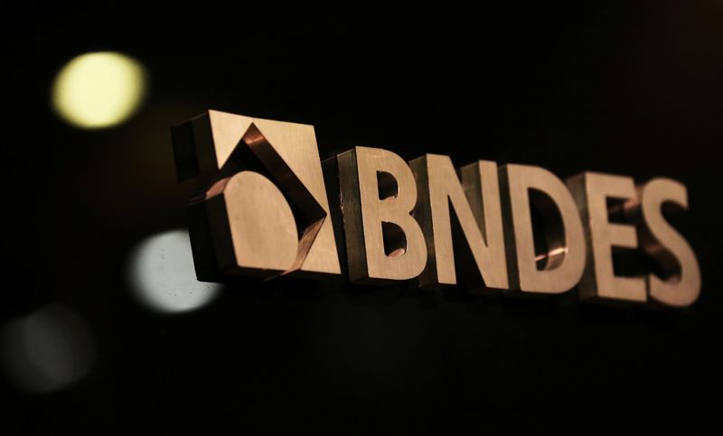 &copy; Reuters. Logo do BNDES no edifício-sede do banco, no Rio de Janeiron08/01/2019nREUTERS/Sergio Moraes