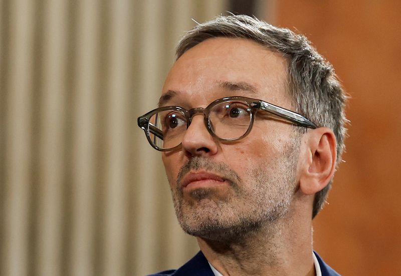 &copy; Reuters. Head of Freedom Party (FPOe) Herbert Kickl attends a television debate, after the first exit polls during the general election, in Vienna, Austria, September 29, 2024. REUTERS/Lisa Leutner