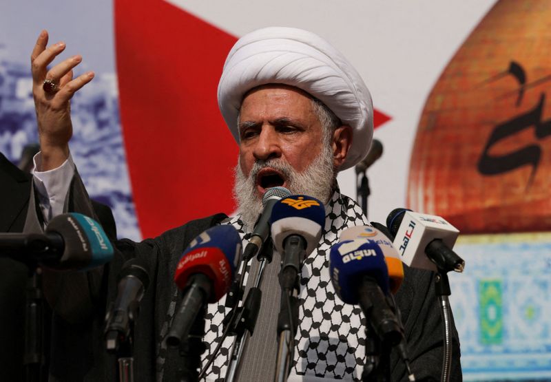 &copy; Reuters. FILE PHOTO: Lebanon's Hezbollah deputy leader Sheikh Naim Qassem speaks during a rally supporting Palestinians in Gaza, amid the ongoing conflict between Israel and the Palestinian Islamist group Hamas, in Beirut, Lebanon October 13, 2023. REUTERS/Zohra B