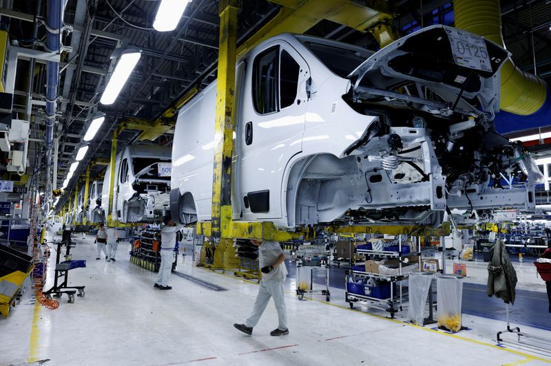 &copy; Reuters. Staff members work at the assembly line of Stellantis' Sevel van-making plant in Atessa, Italy, January 23, 2024. REUTERS/Remo Casilli/File Photo