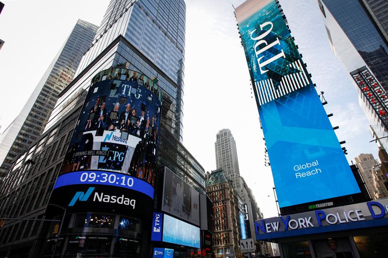 &copy; Reuters. A screen announces the listing of private-equity firm TPG, during the IPO at the Nasdaq Market site in Times Square in New York City, U.S., January 13, 2022.  REUTERS/Brendan McDermid/File Photo