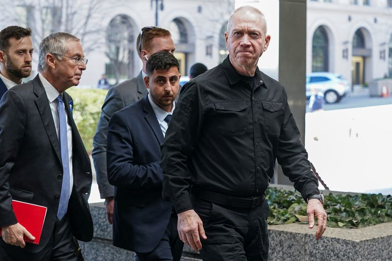 &copy; Reuters. Il ministro della Difesa israeliano Yoav Gallant arriva a un incontro con il Segretario di Stato Usa Antony Blinken presso il dipartimento di Stato a Washington, Stati Uniti. 25 marzo 2024. REUTERS/Kevin Lamarque/File