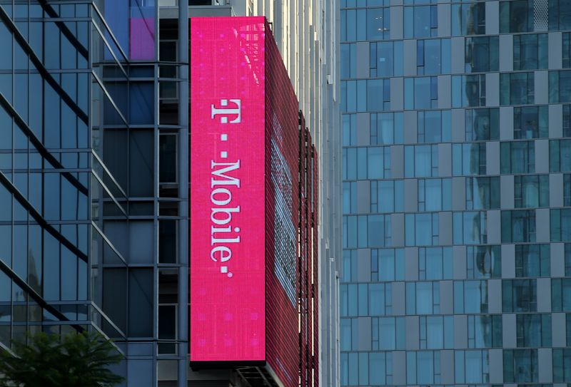 © Reuters. FILE PHOTO: A T-Mobile logo is advertised on a building sign in Los Angeles, California, U.S., May 11, 2017. REUTERS/Mike Blake/File Photo