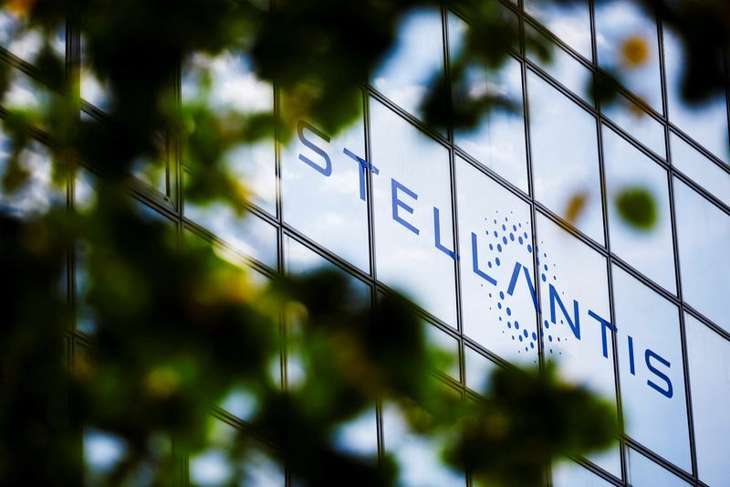 Stellantis recalls 194,000 Jeep plug-in hybrids over fire risks By Reuters