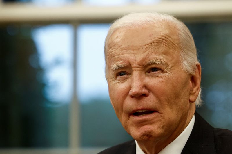 Biden to keep target of accepting 125,000 refugees next year, memo says