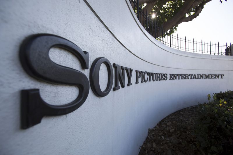 © Reuters. FILE PHOTO: A logo is pictured outside Sony Pictures Studios in Culver City, California December 19, 2014. REUTERS/Mario Anzuoni /File Photo