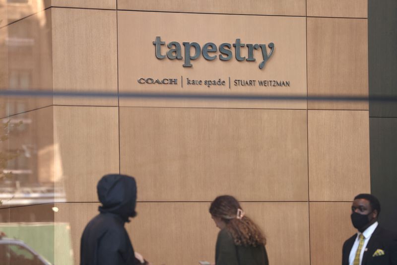 © Reuters. FILE PHOTO: Signage is seen at the offices of Tapestry, Inc., in Manhattan, New York, U.S., November 19, 2021. REUTERS/Andrew Kelly/File Photo