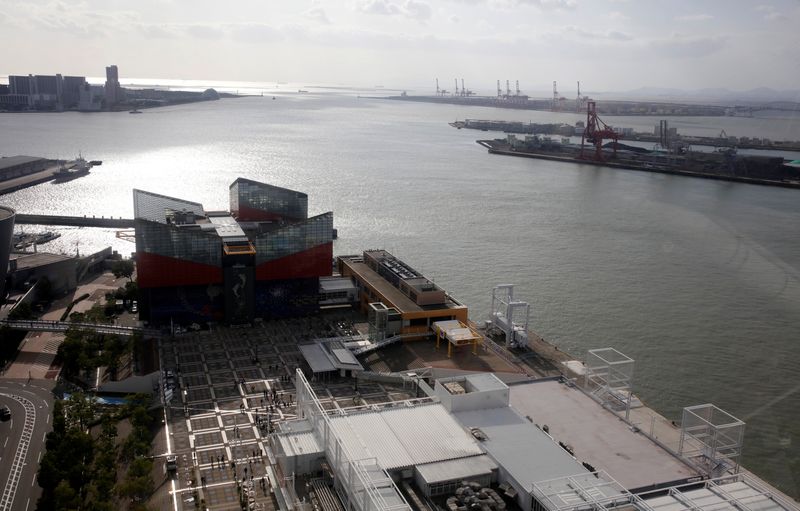 &copy; Reuters. FILE PHOTO: Factories line the port of Osaka, western Japan October 23, 2017. REUTERS/Thomas White/File Photo             