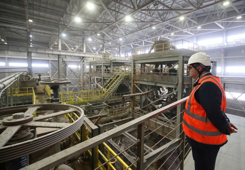 © Reuters. FILE PHOTO: A view shows an enrichment shop at a processing plant of fertilizer producer EuroChem VolgaKaliy developing the Gremyachinskoe potash deposit in Volgograd region, Russia September 3, 2024. REUTERS/Kirill Braga/File photo