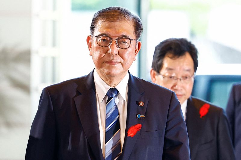 © Reuters. Japan's Prime Minister Shigeru Ishiba arrives at his official residence in Tokyo, Japan October 1, 2024. REUTERS/Issei Kato