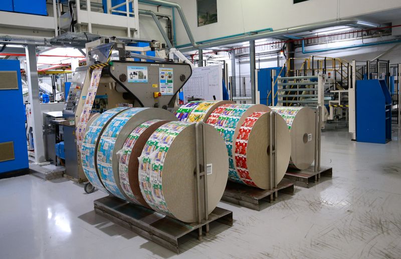 &copy; Reuters. FILE PHOTO: A general view shows the Tetra Pak factory floor in Durban, South Africa, April 4, 2024. REUTERS/Rogan Ward/File photo