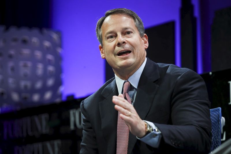 © Reuters. Walt Bettinger, Chairman and CEO of Charles Schwab, attends a panel discussion at the 2015 Fortune Global Forum in San Francisco, California November 3, 2015. REUTERS/Elijah Nouvelage/File Photo