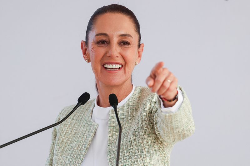 &copy; Reuters. FILE PHOTO: Mexico's President-elect Claudia Sheinbaum gestures during a press conference in Mexico City, Mexico August 26, 2024. REUTERS/Raquel Cunha/File Photo