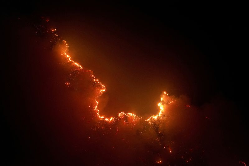 &copy; Reuters. Imagem de drone mostra queimada na floresta amazônica no município de Apuín08/08/2024n REUTERS/Adriano Machado